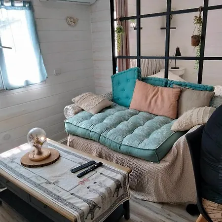 La Cabane Et Sa Cascade Hébergement de vacances *